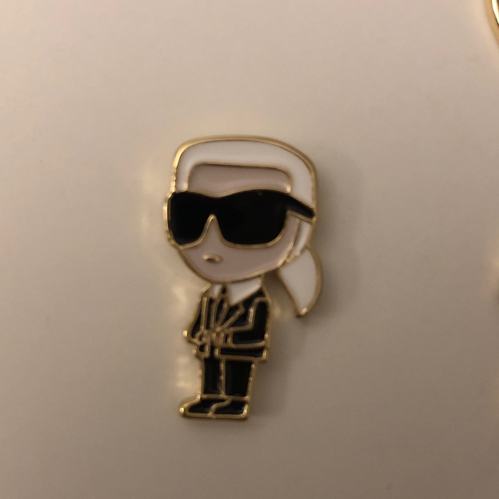 Karl Lagerfeld Paris 3PC Lapel Pin Set Karl, Choupette & Crystal Heart NEW - Picture 5 of 11